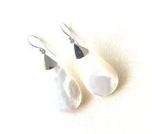 Load image into Gallery viewer, Atlants Seashell Earrings
