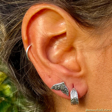 Load image into Gallery viewer, SHINY WHALE TAIL EARRING
