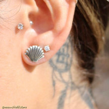 Load image into Gallery viewer, SEA SHELL EARRINGS
