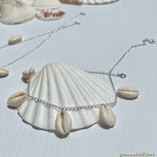 Load image into Gallery viewer, COWRIE CHOKER
