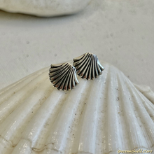 Load image into Gallery viewer, SEA SHELL EARRINGS
