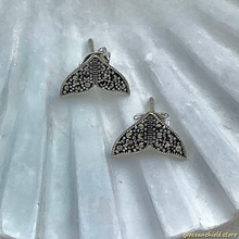 Load image into Gallery viewer, SHINY WHALE TAIL EARRING
